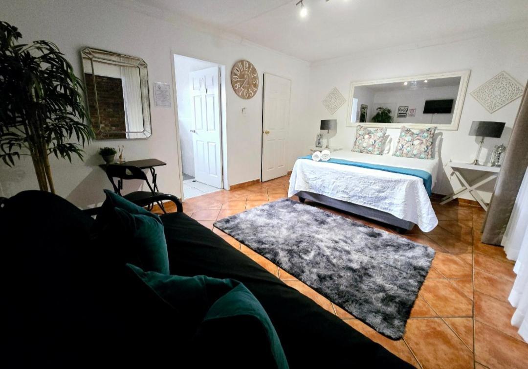 Zhantique Guest House 1- Unit 5 Boksburg Exterior photo